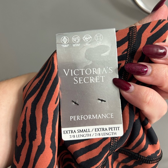 NWT Victoria’s Secret high rise 7/8 printed performance leggings - Picture 4 of 5